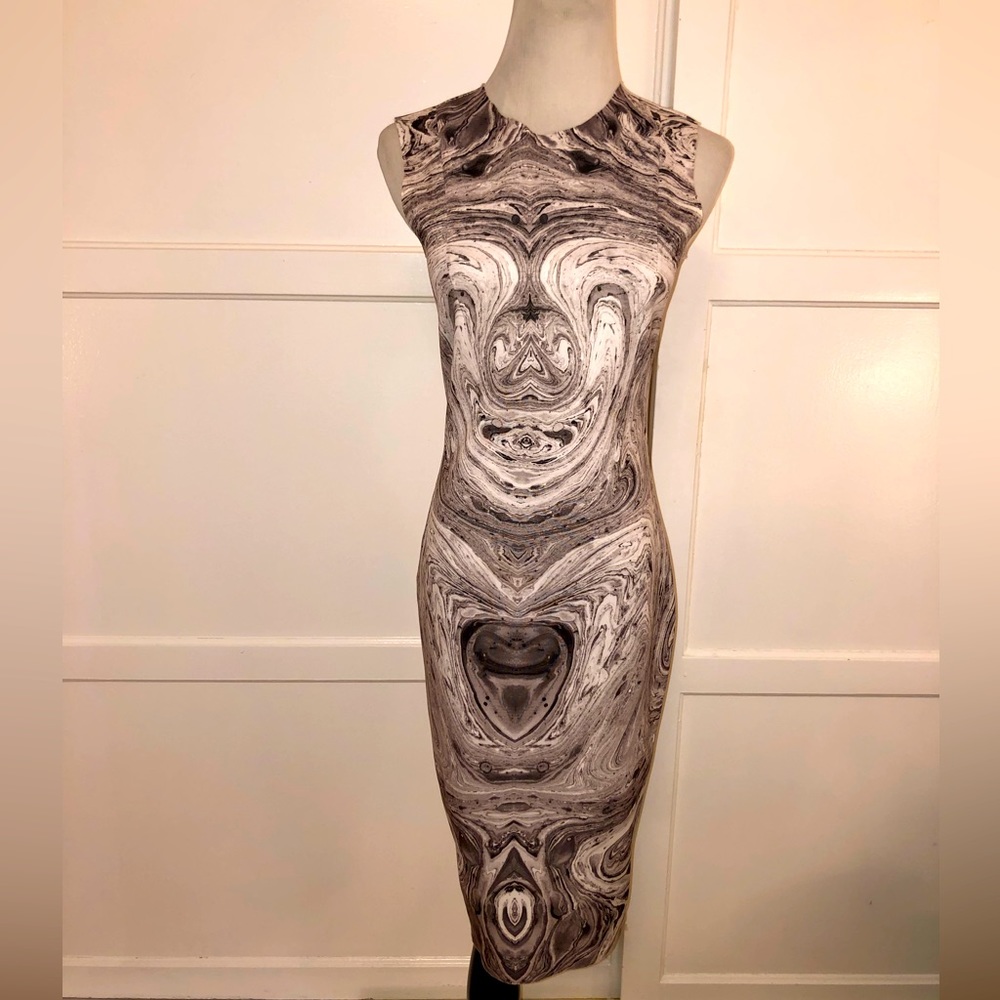 Zara body-con style graphic print dress size small